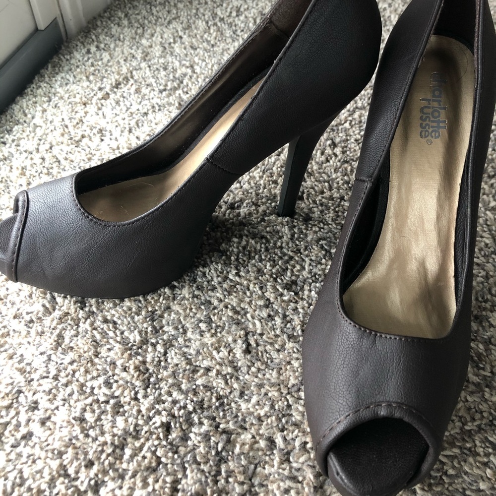 Like NEW worn once peep toe heels!